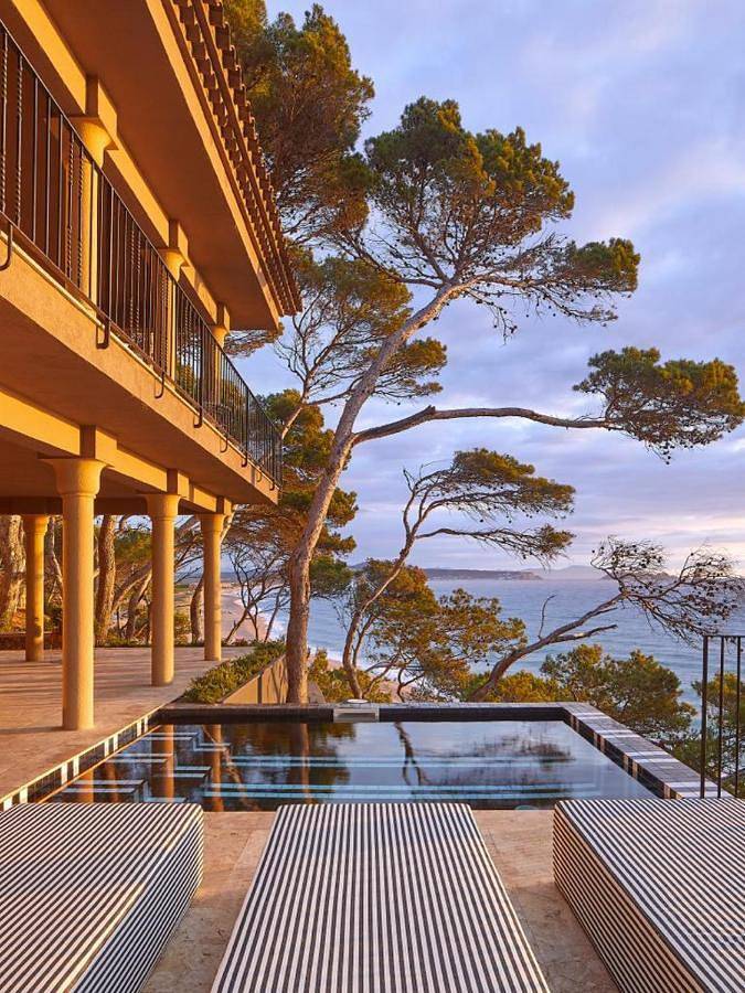 Chalet para 15 personas, con vistas además de jardín y piscina en Provincia de Gerona
