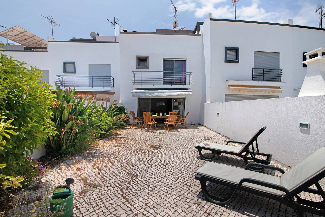 Ferienhaus 'Lota Village 32' mit Privatterrasse, Wi-Fi und Klimaanlage in Praia da Lota, Manta Rota