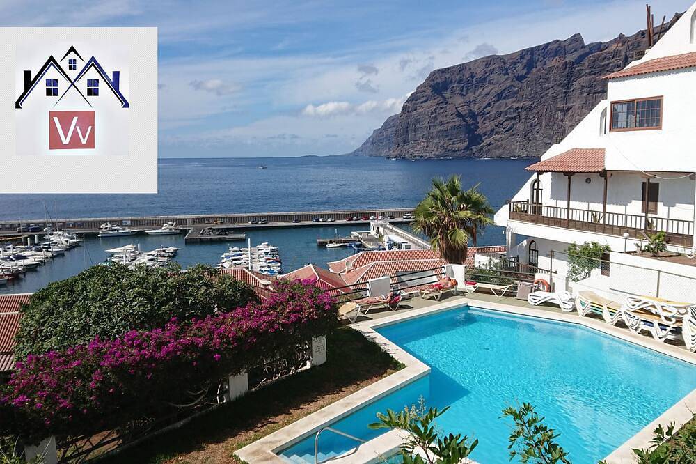 Appartement entier, Apartment with sun terrace and panoramic sea view, 5 min. from harbor + beach in Playa de los Guíos, Santiago del Teide