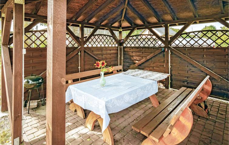 Ferienhaus für 5 Personen mit Terrasse in Mielno, Powiat Koszaliński