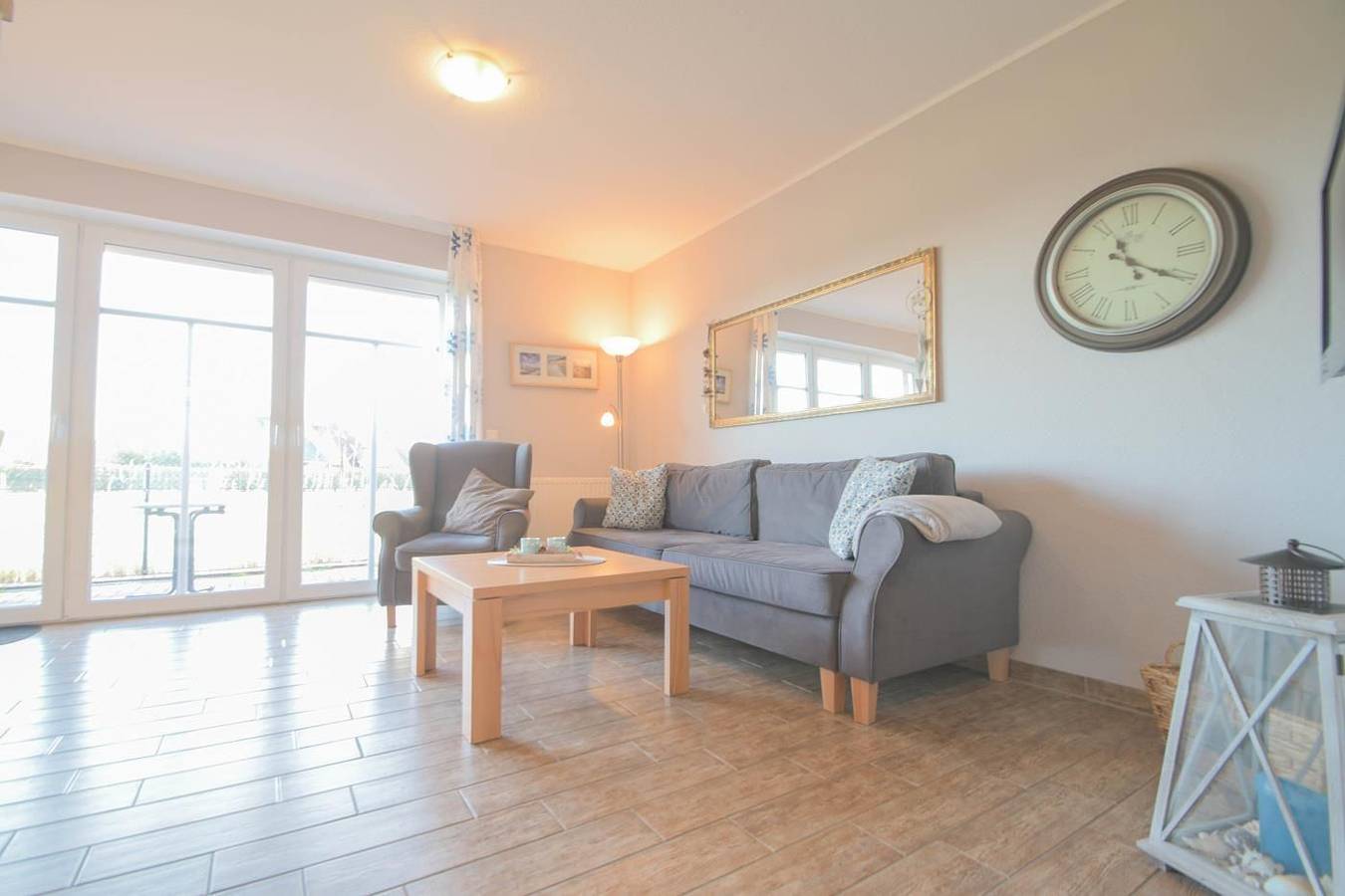 Ganze Wohnung, Komfortable Ferienwohnung mit Terrasse und Garten in Norddeich für zwei Personen in Strand Norddeich, Norddeich