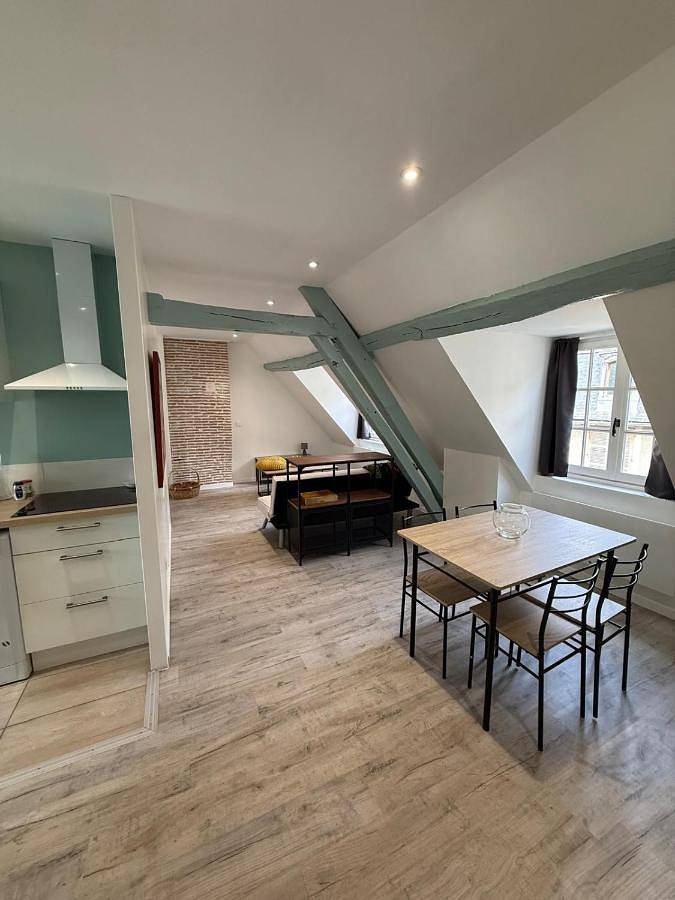Appartement entier, Two-Bedroom Apartment in Boussac, Région de Guéret