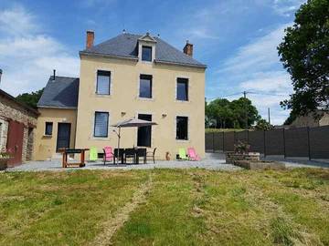 Gîte pour 8 personnes, avec terrasse et jardin à Guillac