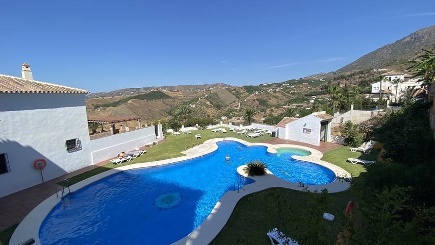Entire apartment, Apartment 'Casa Clare' with Mountain View, Shared Pool and Wi-Fi in Frigiliana Road, Frigiliana