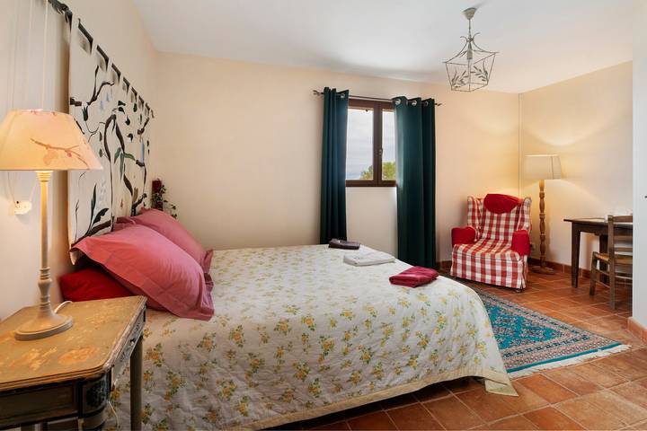 Bed and Breakfast 'Canard' with Shared Pool, Shared Garden and Wi-Fi in Hauterives, Valence region