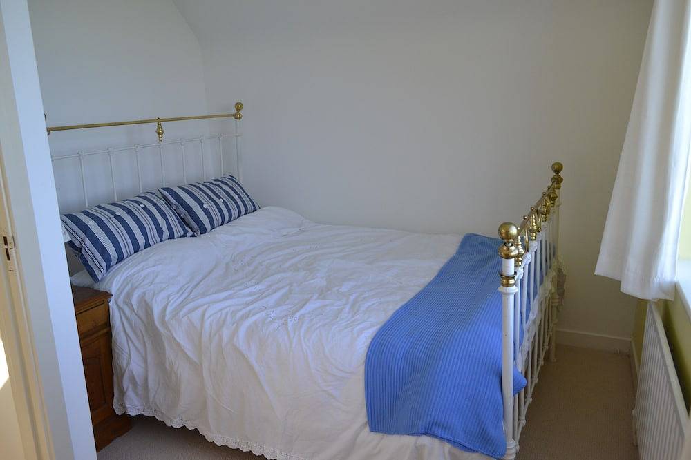 Alluring Wicklow Brittas Beach Cottage, Golf, Sea & Mountain - up to 10 guests in County Wicklow