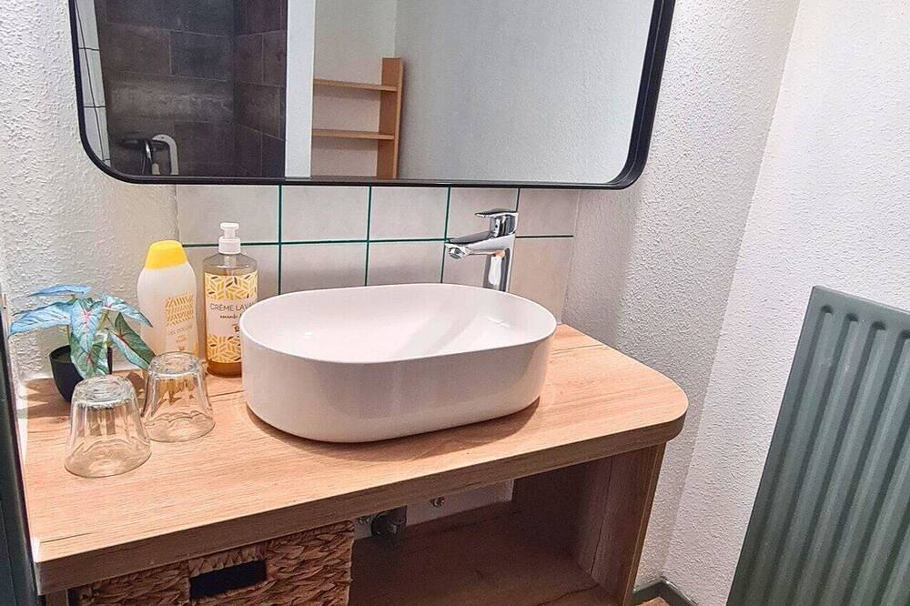 Appartement entier, 🌿 Gîte Familial & Pet Friendly – Jardin Clôturé – Parking & Borne Électrique in Beblenheim, Région de Ribeauvillé
