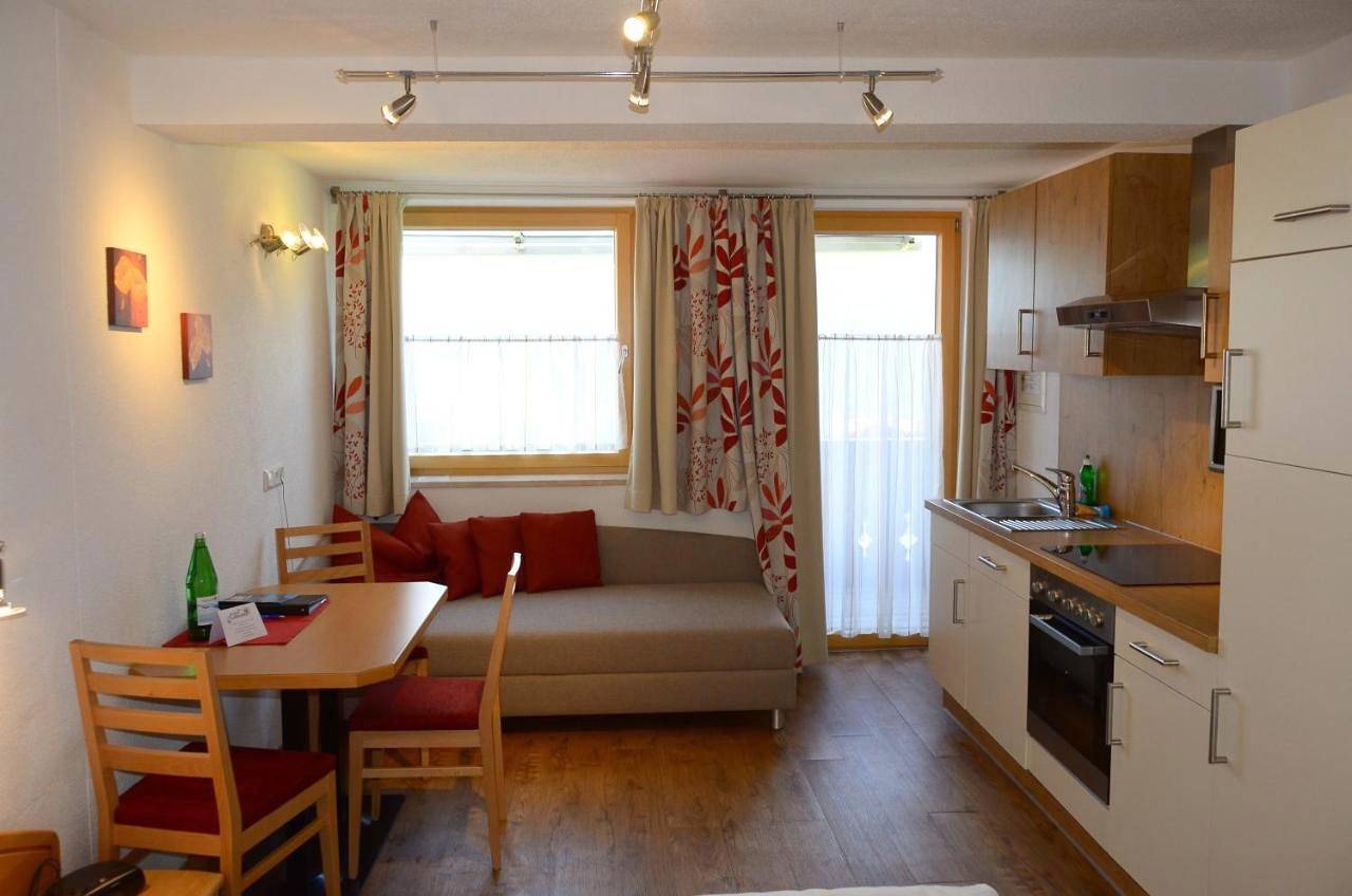 Geheel appartement, Vakantieappartement voor 15 personen met terras in Ladis, Serfaus-Fiss-Ladis