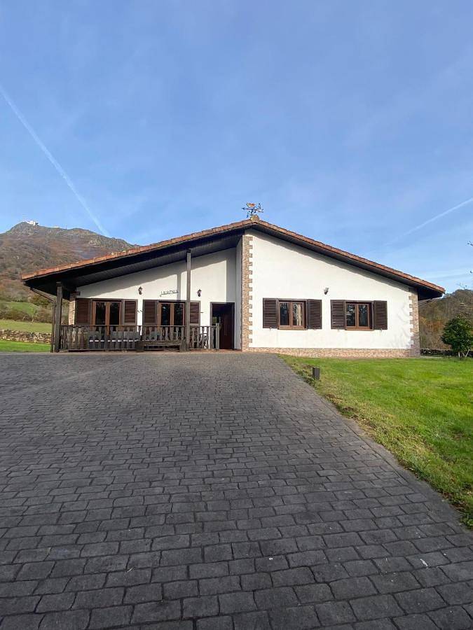 Location de vacances pour 7 personnes, avec Terrasse ainsi que Jardin et Vue à Bera