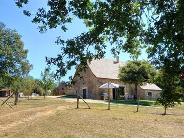 Location de vacances pour 6 personnes, avec vue et jardin à Saint-Chamarand