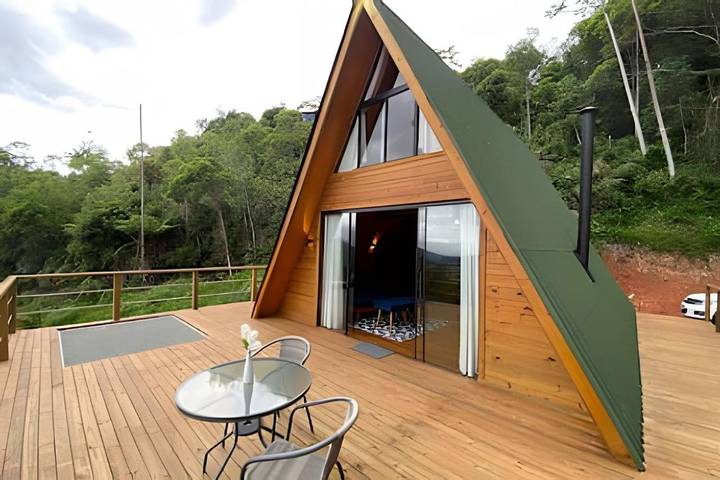 Casas e apartamentos de temporada para 4 pessoas, com jardim e jacuzzi em Santo Amaro da Imperatriz
