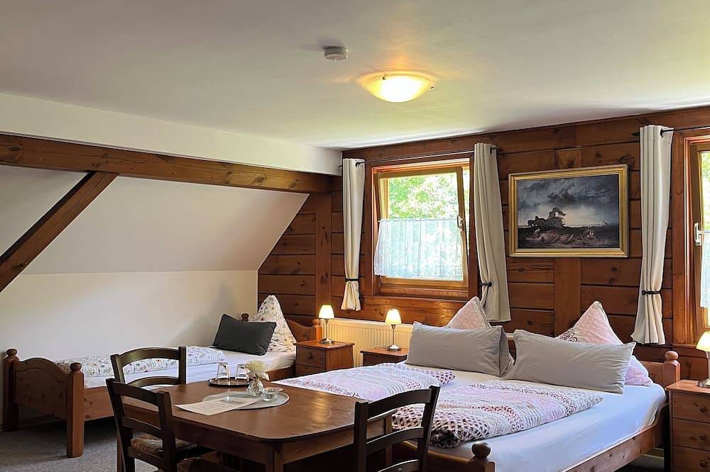 Hotel Waldhaus Lahnstein - Zimmer 4 - Vierbettzimmer in Lahnstein, Mittelrhein