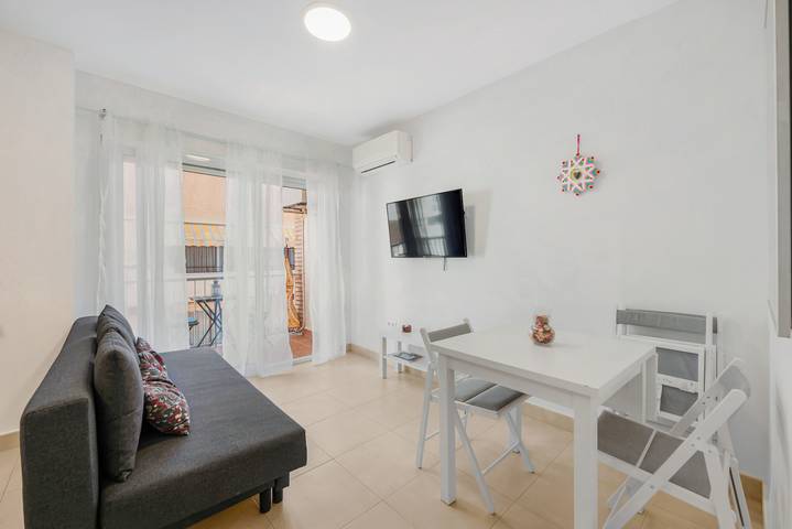 Hel lejlighed, 'Beachfront Estepona Center' Apartment with Sea Views, Wi-Fi, and Air Conditioning in Estepona Old Town, Estepona