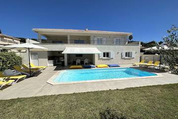 Location de vacances pour 10 personnes, avec jardin à Aléria