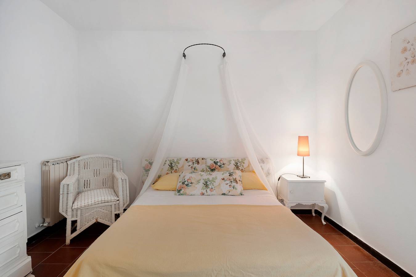 Camera 'Tripla' con Vista Montagna e Giardino Condiviso in Castiglione Chiavarese, Riviera di Levante