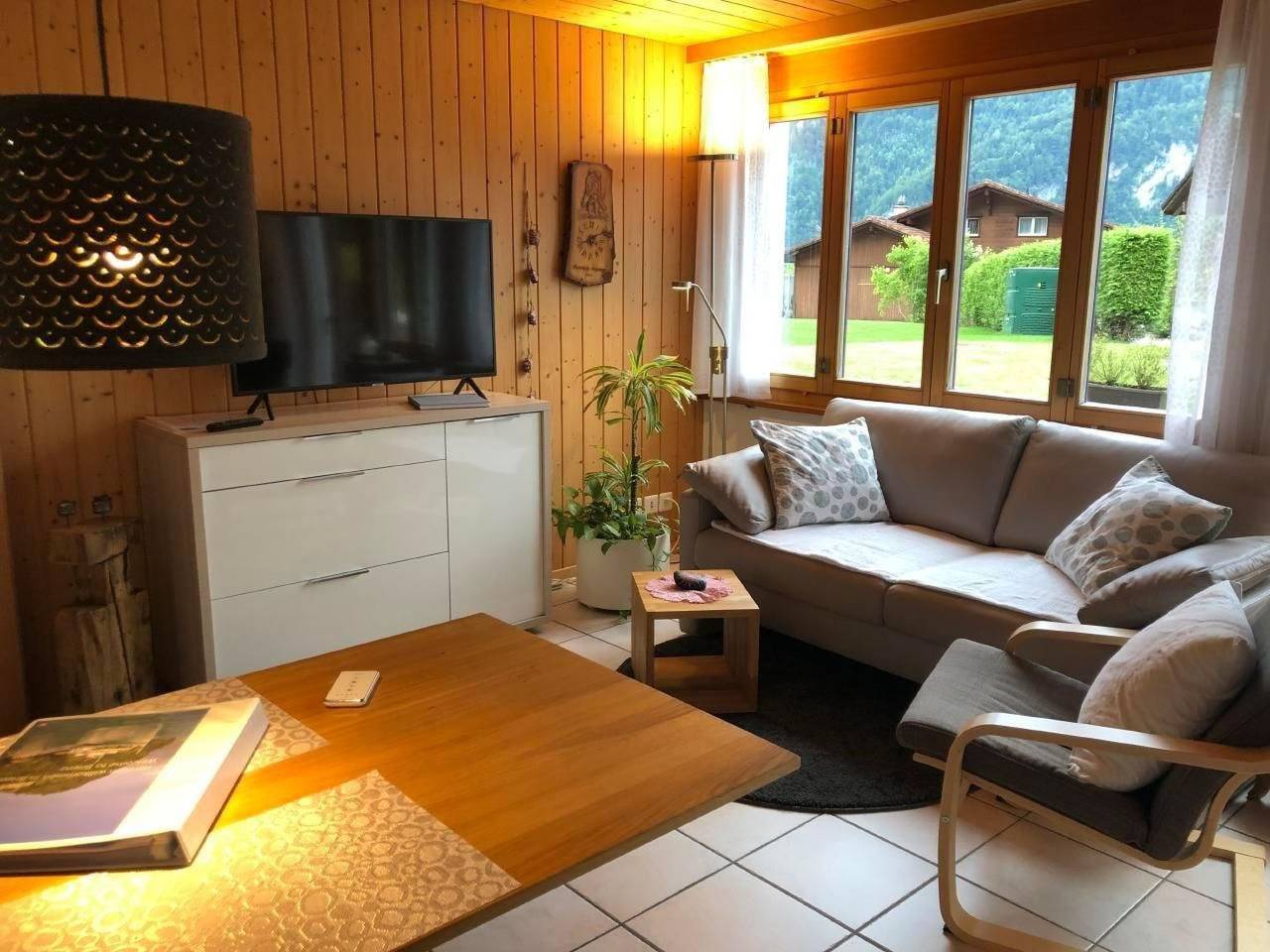 Ganze Wohnung, Burgblick in Brienz, Berner Oberland