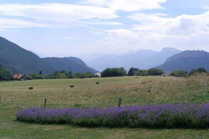 Location de vacances pour 12 personnes, avec jardin et jacuzzi à Sarcenas