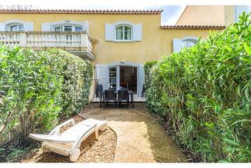 Gîte pour 2 personnes, avec piscine et jardin à Callian