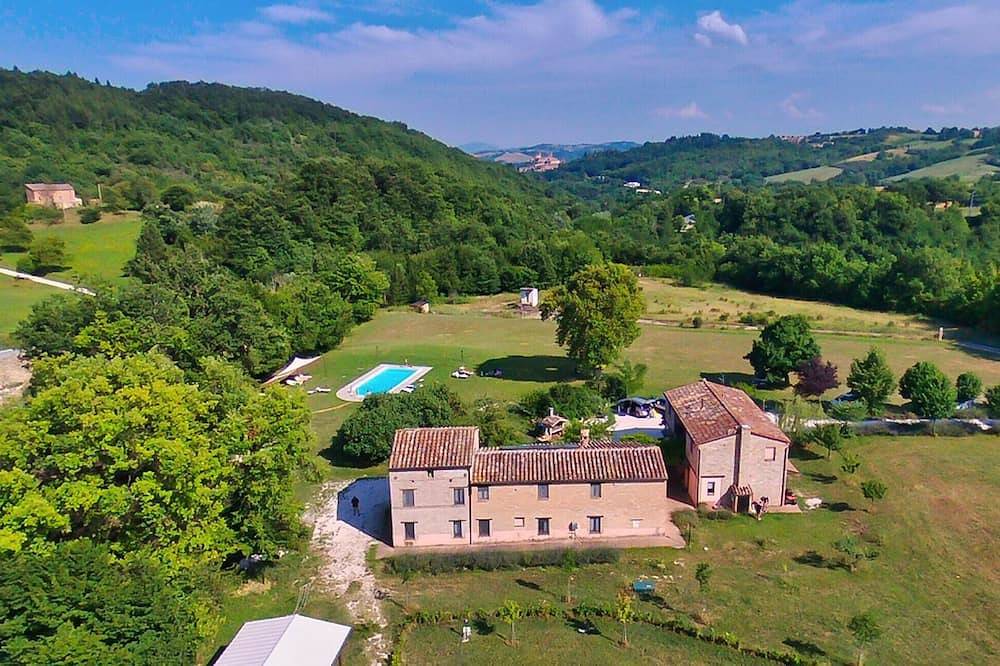 Cozy home in Sarnano with Wifi in Sarnano, Nationalpark Monti Sibillini