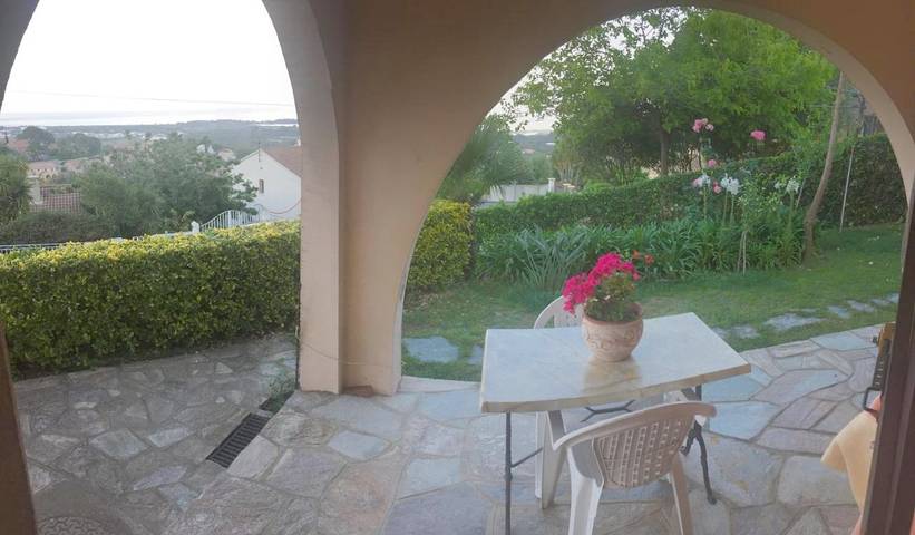 Gîte pour 2 personnes, avec jardin ainsi que vue et terrasse à Furiani - 2