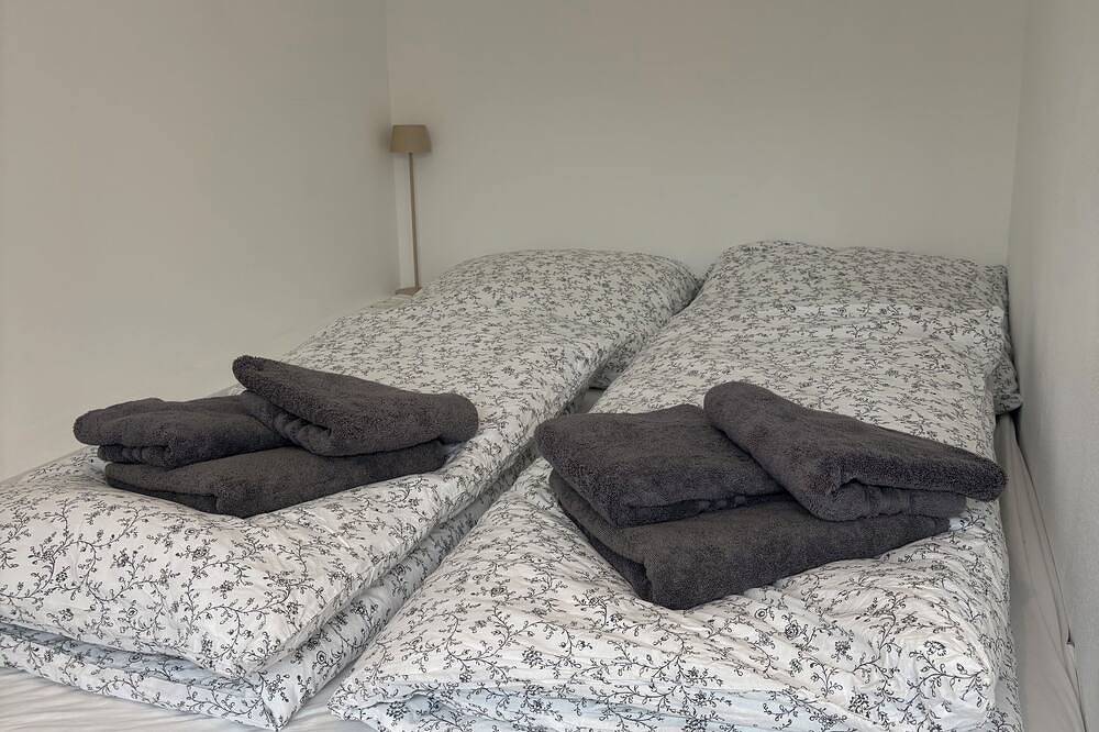 Ganze Wohnung, Zentrale Ferienwohnung mit eigenem Eingang und Stellplatz in Lübbecke, Wiehengebirge