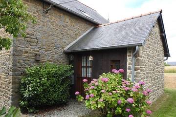 Gîte pour 4 personnes, avec jardin et terrasse à Bazouges-la-Pérouse