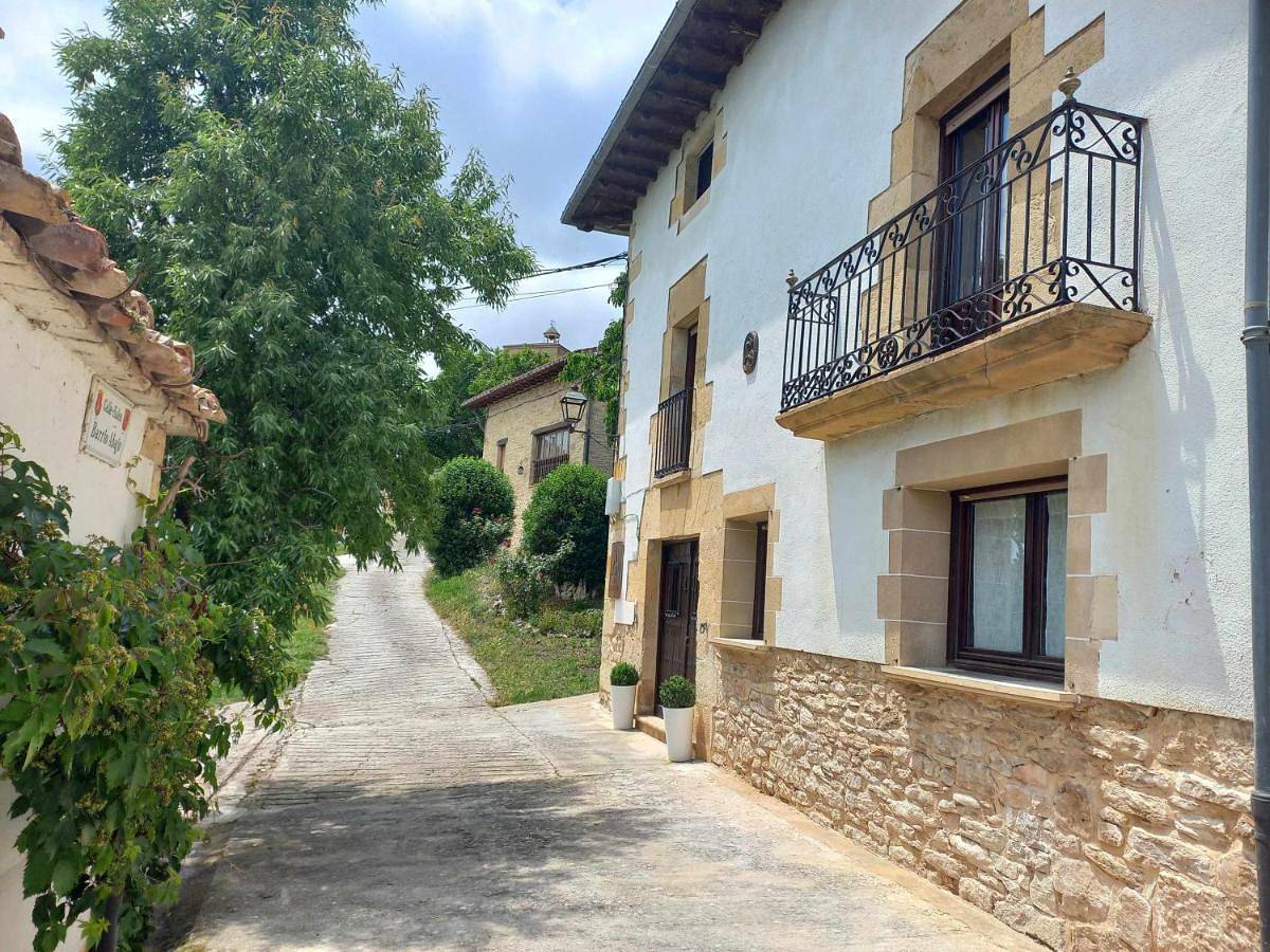 Four-Bedroom House in Valle de Yerri, Cordillera Cantábrica