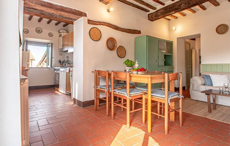 Apartamento vacacional entero, Acogedor apartamento con piscina y aparcamiento, a 1 km de Paciano in Paciano, Provincia de Perugia