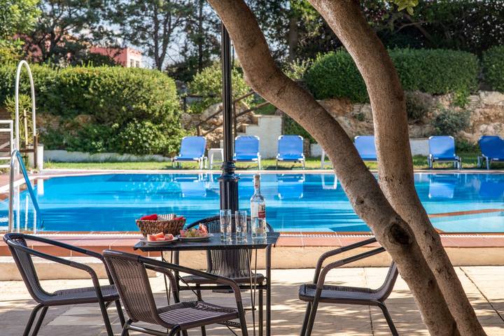 Gîte pour 2 personnes, avec Terrasse ainsi que Jardin et Vue à Chersónissos - 4
