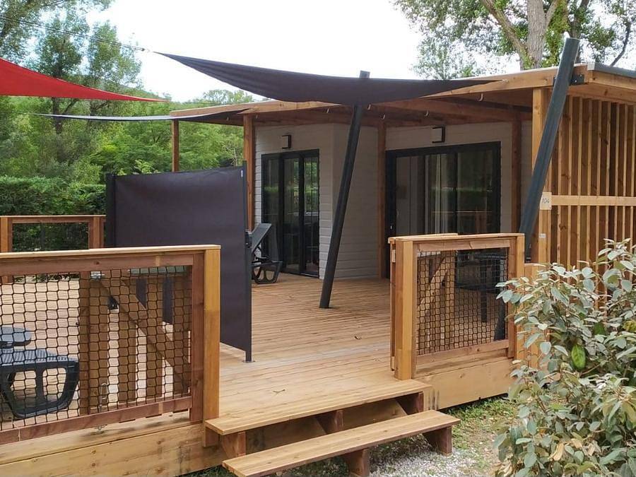 Flower Camping La Rivière - Chalet 6 personen - Chalet Badiane Premium + 35m² (2 Schlafz. - 4/6 Pers.) + Terrasse 19m² + Lv + Tv + 2Sdb + Clim in Saint-Maime, Regionaler Naturpark Luberon