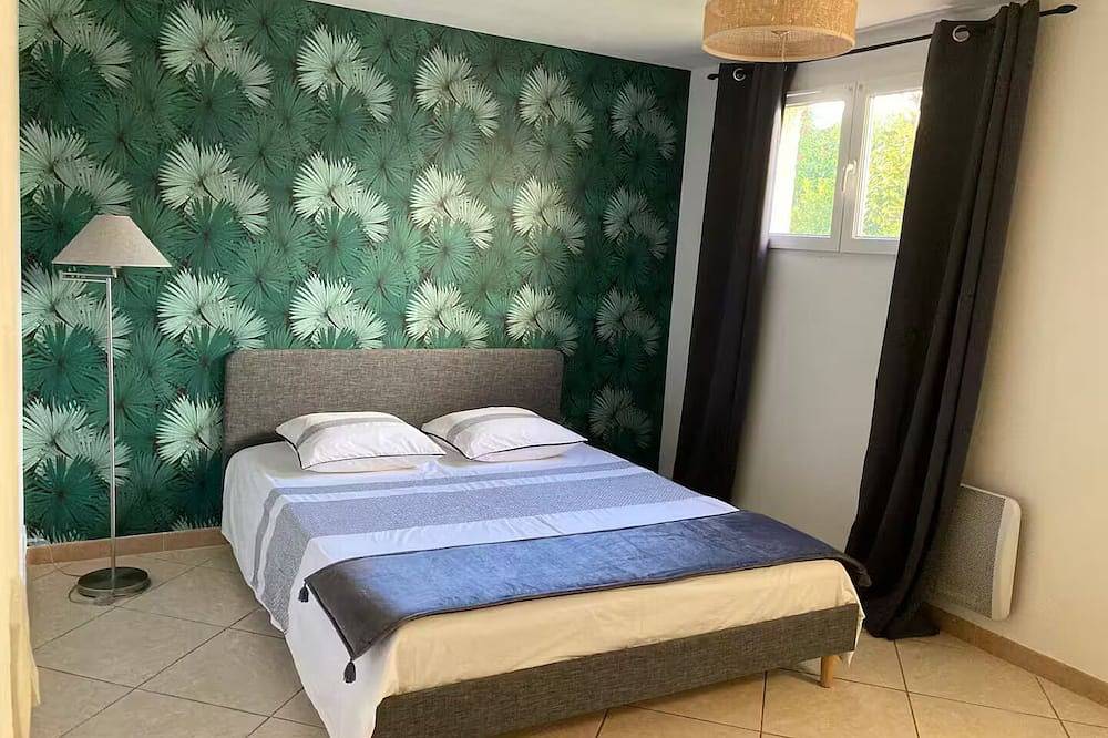 Apartamento entero, Mountain views with Heated pool and optional Jacuzzi. South of France in Olargues, Region de Béziers