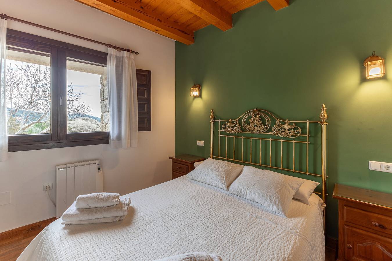 Ganze Wohnung, Ferienwohnung 'Casa De Piedra' mit Gemeinschaftspool, privater Terrasse und Wlan in Fresnedillas de la Oliva, Madrid Province