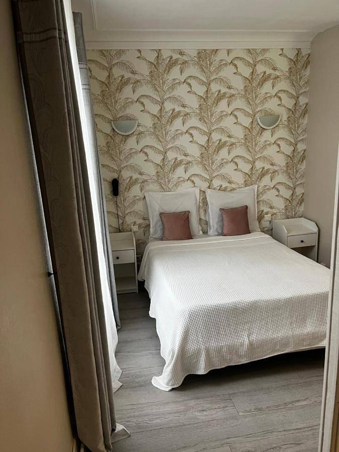 Hôtel pour 2 personnes, avec Balcon et Terrasse ainsi que Jardin et Vue à Enghien-les-Bains