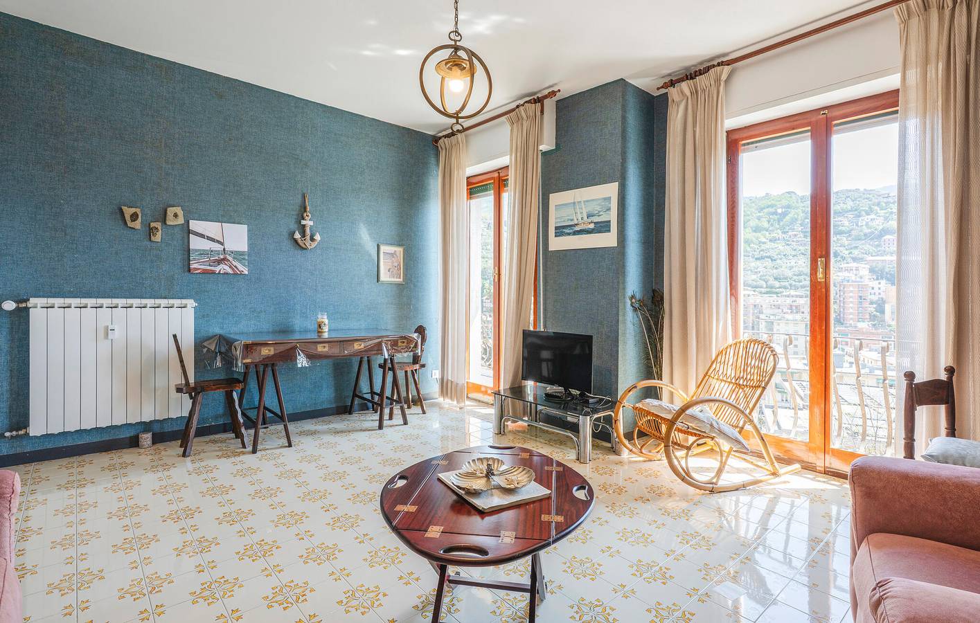 Ganze Ferienwohnung, Apartment mit Meerblick, 600 m zum Strand, WLAN und Terrasse in Recco, Riviera di Levante