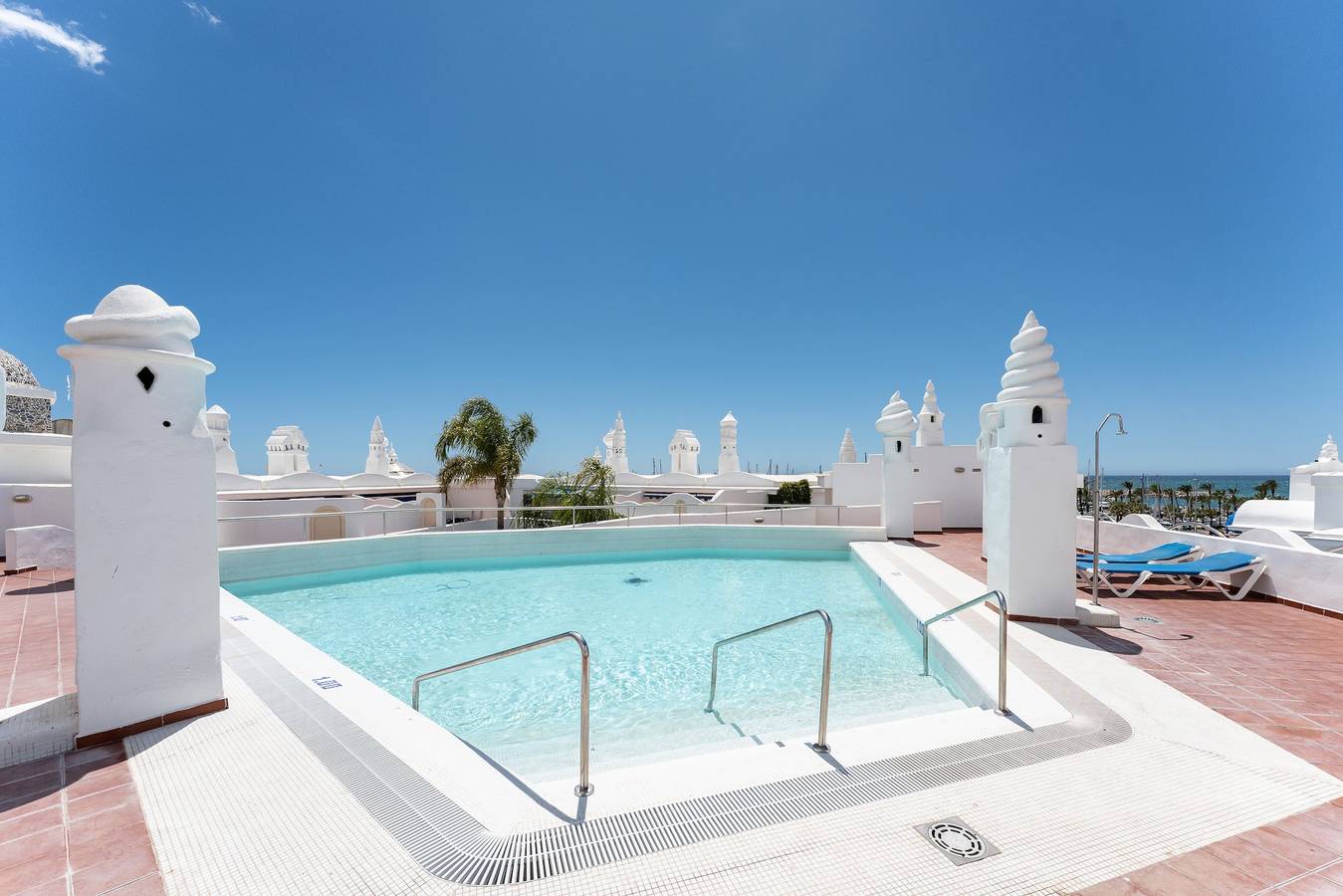 Entire apartment, Apartment 'Luxury Marine  Wifi' with Sea View, Wi-Fi and Air Conditioning in Benalmádena Costa, Benalmádena