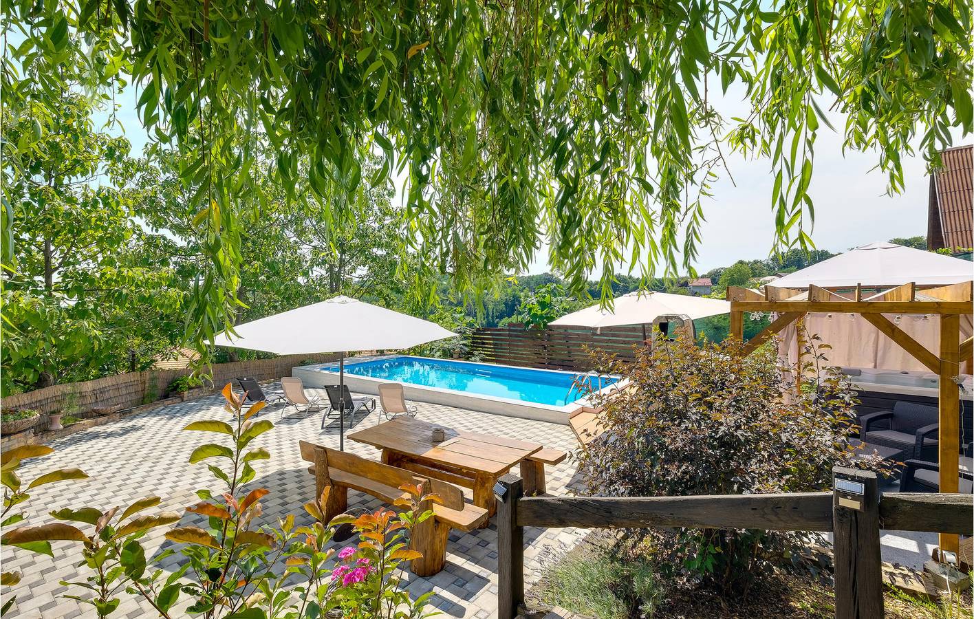 Gemütliche 1-Zimmer-Wohnung mit Pool und Terrasse in Sveti Ivan Zelina in Zagreb und Umgebung