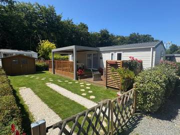 Camping pour 8 personnes, avec terrasse ainsi que jardin et piscine, animaux acceptés à Dinard