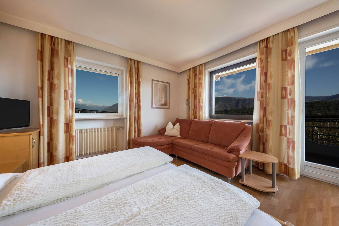 Ganze Wohnung, Ferienwohnung "Residenz Kronstein - 3" mit Balkon, Gemeinschaftsgarten, Bergblick & Wlan in Tisens, Nonsberggruppe