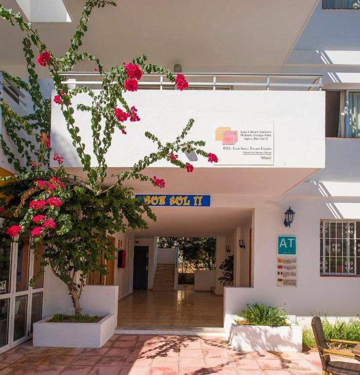 Location de vacances pour 3 personnes, avec jardin ainsi que piscine et bassin pour enfant dans Playa d'en Bossa - 2