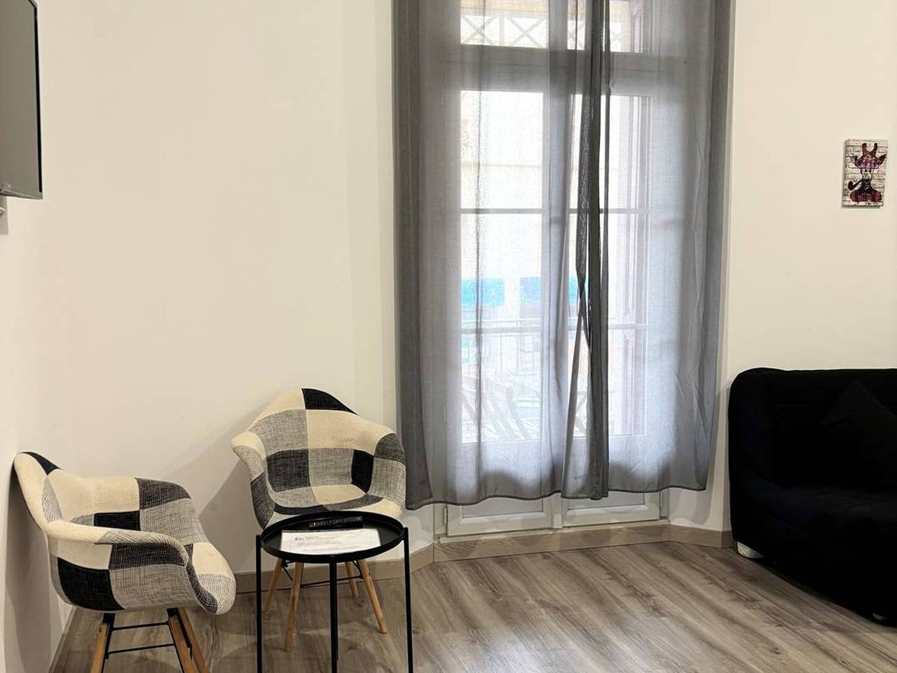 Appartement entier, F2 meublé avec balcon, clim, Wifi, animaux admis - 50m des thermes in Amélie-les-Bains-Palalda, Région de Céret