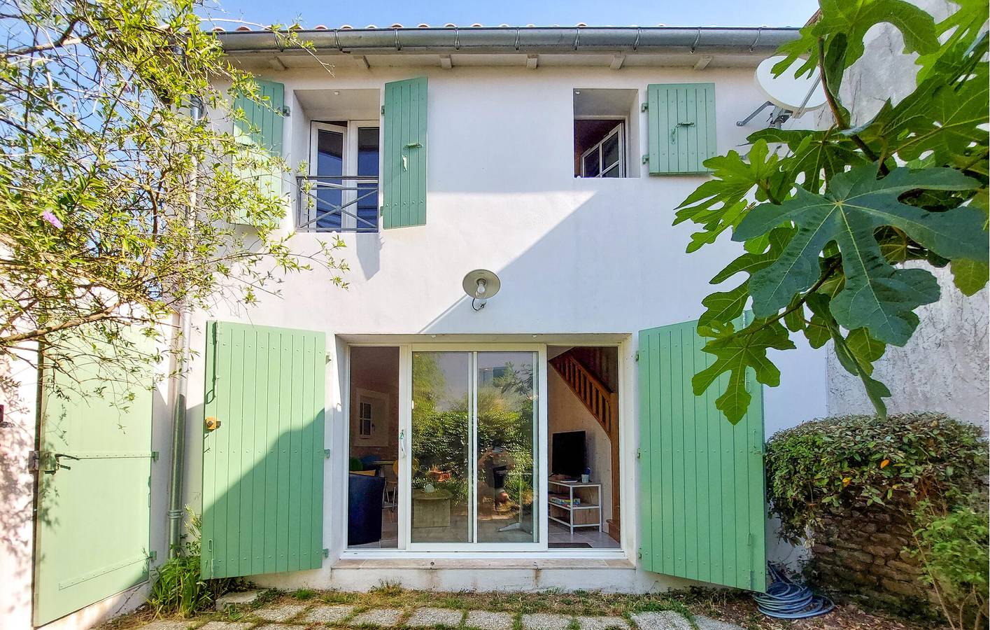 Cozy Apartment with Garden & Wi-Fi, 1km from Plage de la Loge in Les Portes-en-Ré, Ile de Re