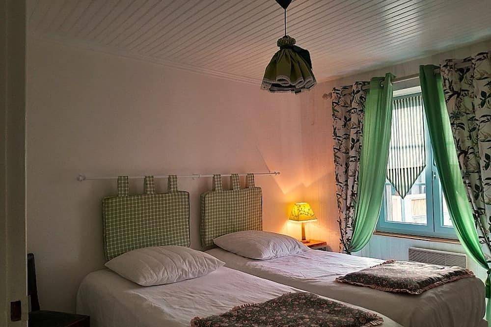 La P'tite Maison,  merveilleuse pour des vacances heureuses in Vitrac (Cantal), Région d'Aurillac