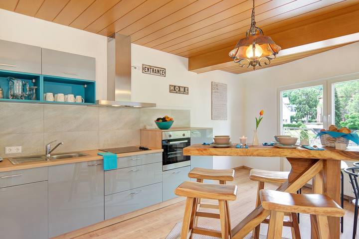 Ganze Wohnung, Ferienwohnung mit Kurparkblick & Balkon – 110 m² für bis zu 6 Personen in Bad Herrenalb, Nordschwarzwald