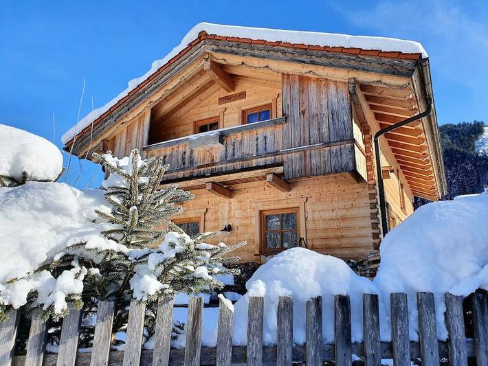 Chalet für 6 Personen, mit Balkon und Terrasse sowie Garten und Sauna in Gosau
