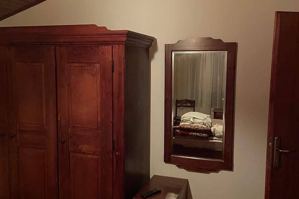 Room in Sukošan with Balcony, Air condition, Wifi (5188-3) in Sukošan, Zadar