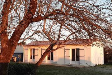 Gîte pour 4 personnes, avec jardin dans Yves