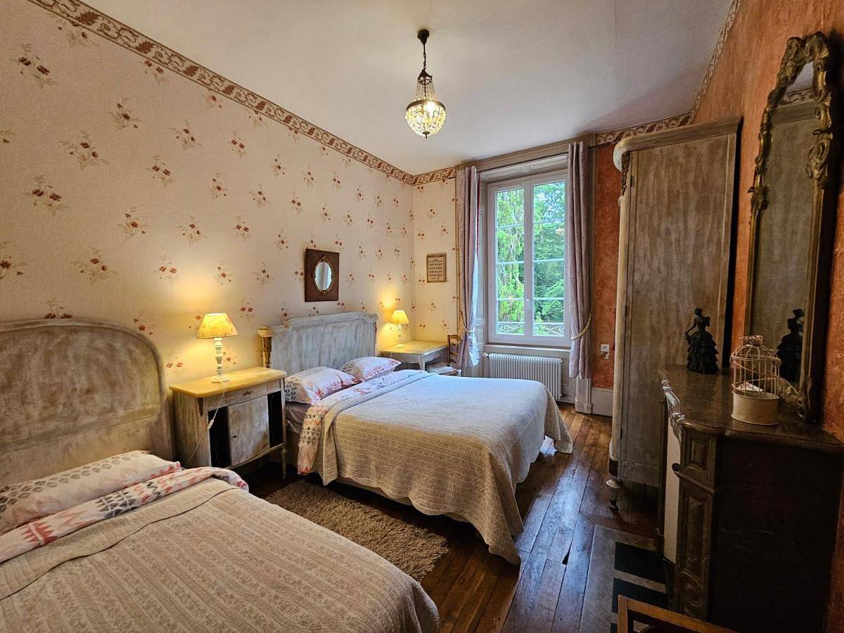 Deluxe Double Room with Shower in Lezoux, Région de Thiers