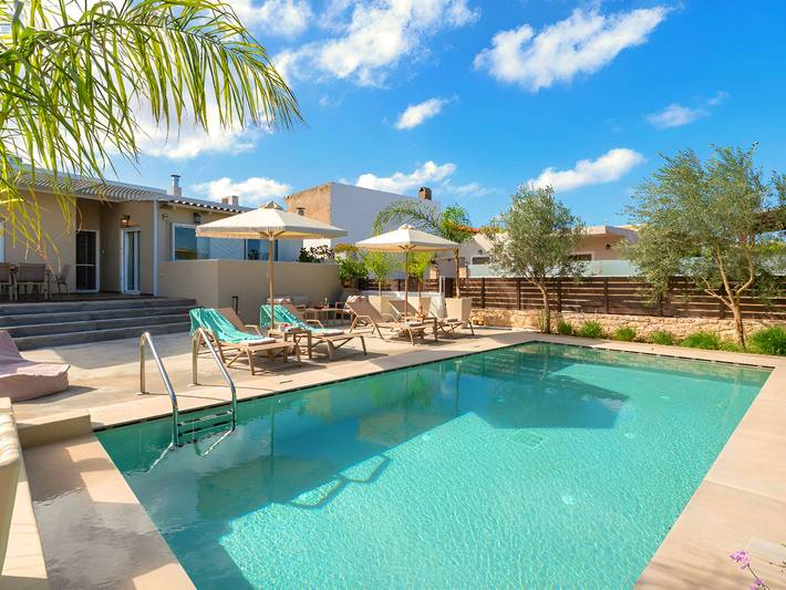 Ferienhaus für 9 Personen, mit Terrasse und Pool in Alfa