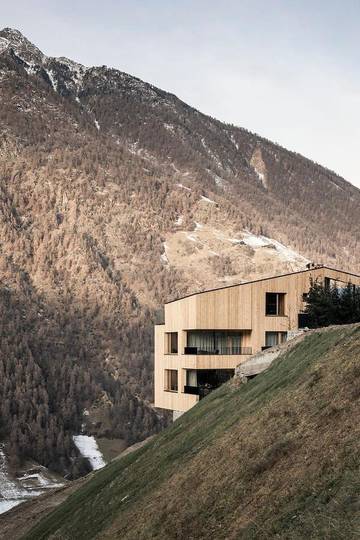 Ferienwohnung für 5 Personen, mit Garten und Ausblick in Naturns