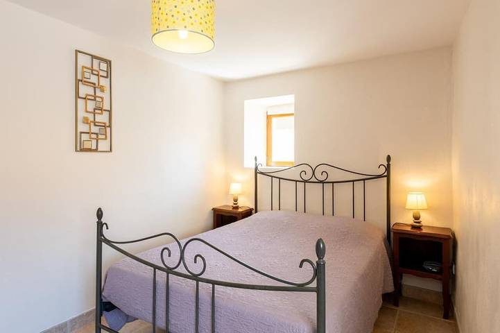 Location de vacances pour 5 personnes, avec jardin à Saint-Georges-de-Lévéjac - 4